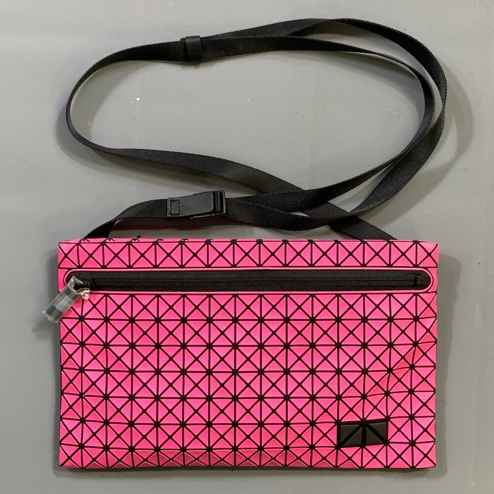 BOA BOA ISSEY MIYAKE Pink Black BB99-AG171 Triangle Handbag